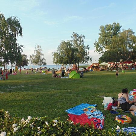 Sosto Apartman Siófok Buitenkant foto