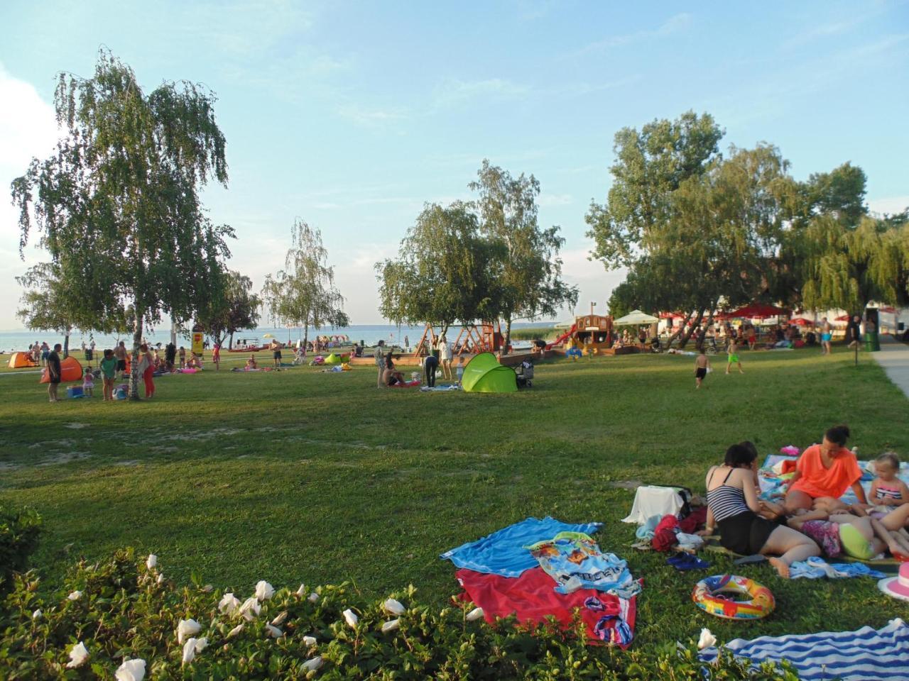 Sosto Apartman Siófok Buitenkant foto